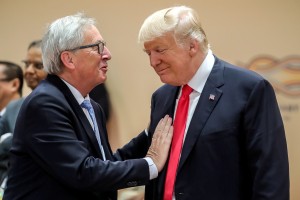 Tako se je Juncker norčeval iz Trumpove grožnje s trgovinsko vojno: "Tudi mi lahko delamo neumnosti"