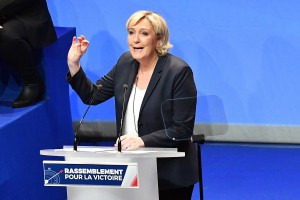 Šok za Macrona: v Franciji naj bi zmagala Marine Le Pen