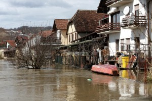 FOTO: Hrvaška mesta ogrožajo plazovi in poplave