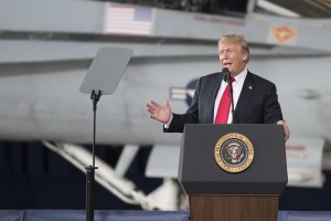 Trump naj bi zavrnil izjavo, s katero bi se poklonil McCainu; s pokojnikom se nista marala