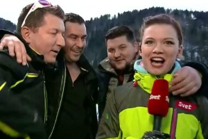 VIDEO: Visoki državni uradniki se ga gredo v Planico napit in pred kamerami nadlegovat novinarke