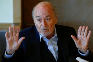 Bivši šef Fife Blatter je zdaj namočil še Sarkozyja, zaradi katerega naj bi Katar dobil SP 2022