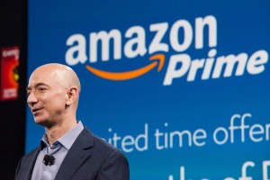 Najbogatejši človek na svetu Jeff Bezos je ameriški tabloid obtožil izsiljevanja z razgaljenimi fotografijami