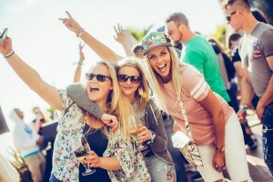 Maturantski izleti na Hrvaškem v času pandemije: turistična agencija Collegium Mondial Travel že pod preiskavo tržnega inšpektorata!