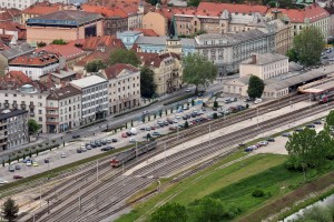 V Celju je Libanonec padel iz vlaka in se hudo udaril v glavo