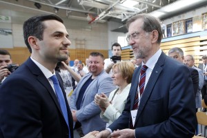 Lojze Peterle ne bo nosilec evropske liste NSI! V koleno se je ustrelil z javnim kritiziranjem predsednika stranke