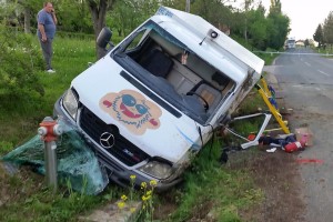 Tragedija v Prekmurju: 64-letnik s tovornim vozilom v jarek in v smrt (FOTO)