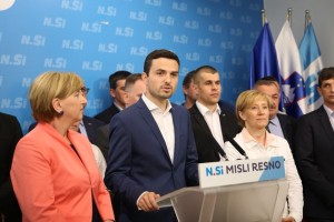 NSi v volilni kampanji stavi na stisk roke (VIDEO)