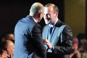 Manfred Weber, ki podpira marakeški dogovor o migracijah, slavnostni gost na akademiji Janševe SDS