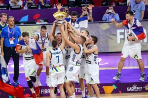 Slovenski košarkarji so še eno  zmago oddaljeni od Eurobasketa!