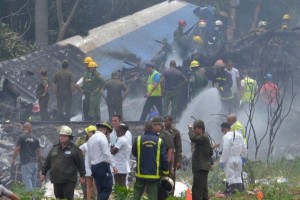 V Havani strmoglavilo letalo z več kot sto ljudmi na krovu: preživeli naj bi le trije