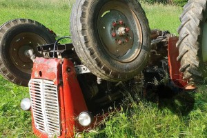 Tragedija pri Slovenski Bistrici: prevrnjen traktor zmečkal 70-letnega Mariborčana, našli so ga šele naslednji dan