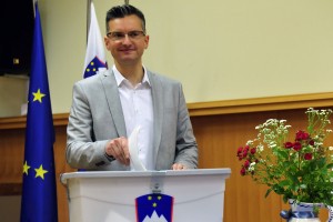 Šarec Janši "želi srečo" pri sestavljanju koalicije; v LMŠ menijo, da zmagovalec volitev ne bo uspel sestaviti vlade