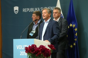 Erjavec ponuja odstop s položaja predsednika Desusa