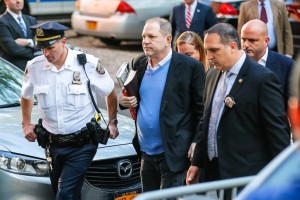 Razvpiti Harvey Weinstein kršil pogojni izpust