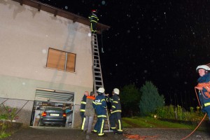 Na območju Črnomlja neurje s točo poškodovalo več kot 400 objektov