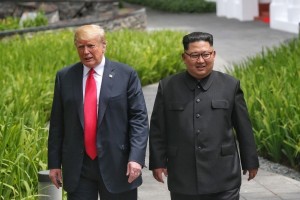 Izraelski obveščevalci: Trump in Kim sta se predvsem fotografirala, dosegla pa nista nič konkretnega