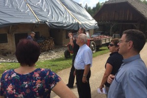 FOTO: Novomeški škof obiskal Črnomelj, pomoč zbirajo še naprej