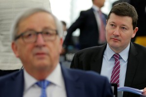 Razvpiti Junckerjev pribočnik Martin Selmayr si je že našel novo službo