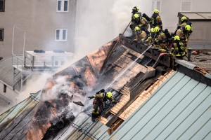 Požar v hotelu Union naj bi zanetil vzdrževalec, ki je odstranjeval osje gnezdo