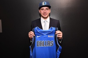 Luka Dončić s trenerjem Dallasa na poti v Slovenijo