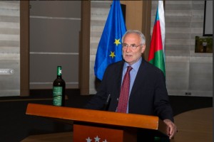 (EKSKLUZIVNO!) Kako evropski poslanec Ivo Vajgl »brezplačno« promovira Azerbajdžan