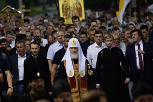 Ruska pravoslavna cerkev s procesijo ob stoti obletnici umora carja Nikolaja II. in družine