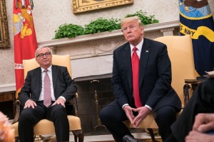 Juncker in Trump sklenila premirje v trgovinskem dvoboju