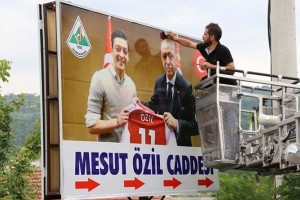 Nemška nogometna zveza želi končati javno debato in obtoževanje zaradi afere Özil