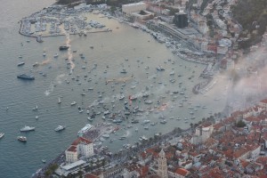 Neverjetni prizori v Splitu: poglejte, kako čustveno so se Hrvati poslovili od Oliverja Dragojevića (FOTO in VIDEO)