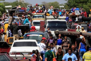 Venezuelci bežijo v Peru preko humanitarnega koridorja skozi Ekvador