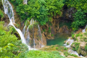 Plitviška jezera se otepajo obiskovalcev - do vstopnic poslej samo na spletu