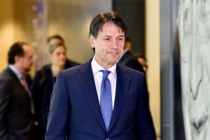 Italijanski premier Conte bo danes ponudil odstop in nato poskušal sestaviti novo vlado