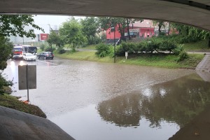 Poplave v Ljubljani, zalilo je podvoz pod Celovško cesto