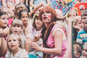 FOTO: Pika v Grajskem atriju zabavala najmlajše