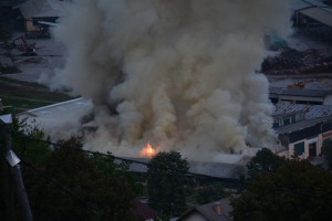 Večerni požar: v Straži pri Novem mestu zagorelo nekdanje podjetje Novoles (FOTO in VIDEO)