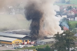 VIDEO&FOTO: V požaru v Straži za 300.000 evrov škode