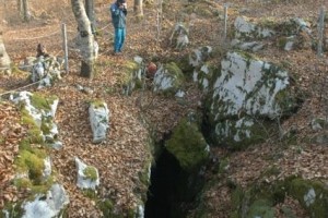 FOTO: Jamarji bodo čistili jamo Mala Vratnica v občini Mirna Peč