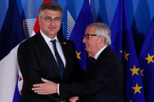 Juncker naj bi danes požegnal vstop Hrvaške v schengen