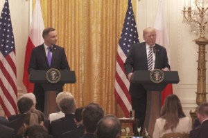 Poljski predsednik: Ameriško oporišče na Poljskem naj se imenuje Fort Trump