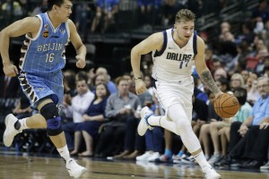 Luka Dončić že navdušuje Američane: na prvi tekmi že prvi strelec