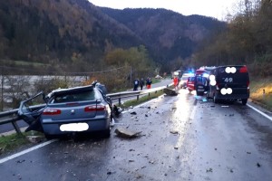 Skala, ki je v Breznu padla na avto in ubila moškega in žensko, se je razrahljala zaradi dežja