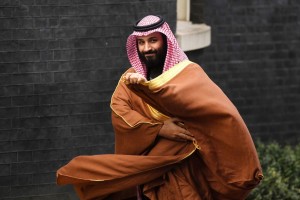 Mohamed bin Salman prvič po umoru Hašodžija v tujini: obiskal je "bratske arabske države"