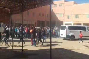 Maroški študenti razjarjeni zaradi odprave premikanja ure: vstajati morajo še pred zoro (VIDEO)