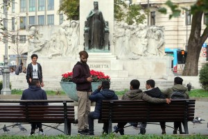Kazen za Italijana, ki je v rasističnem napadu ranil več Afričanov
