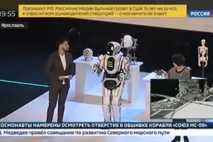 Robot na ruski televiziji v resnici moški v kostumu