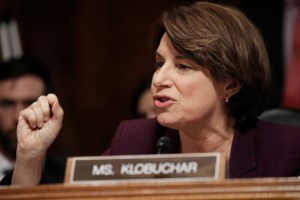 Kolumnist Washington Posta: Klobucharjeva najprimernejša predsedniška kandidatka demokratov