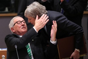 Juncker poziva Britance: Razjasnite svoje namere, časa skoraj ni več