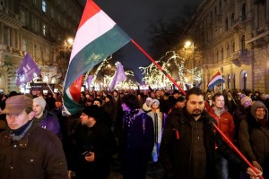 Na budimpeških ulicah znova na tisoče protestnikov