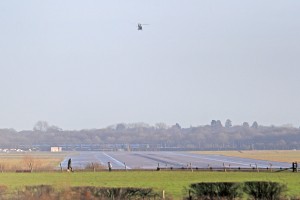 Policijski ostrostrelci so streljali drone nad pristajalno stezo letališča Gatwick